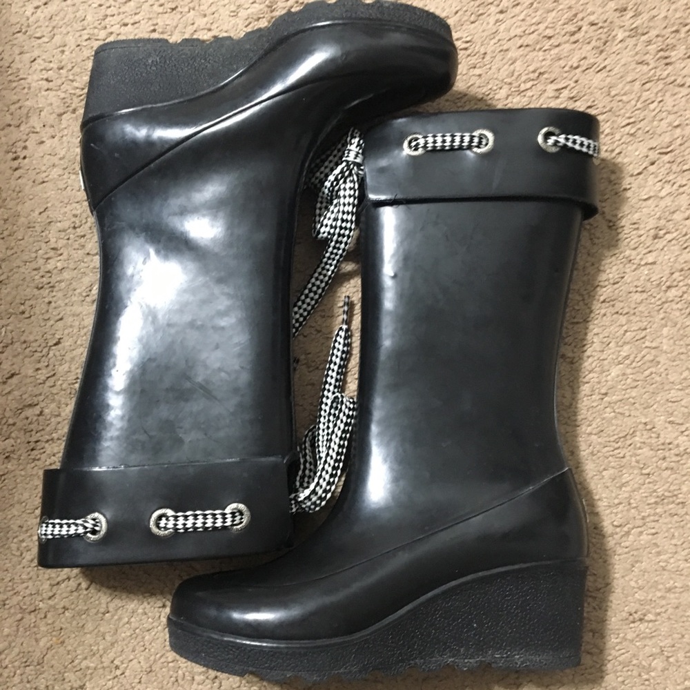 Adorable Sperry Wedge Rainboots!! ☔️